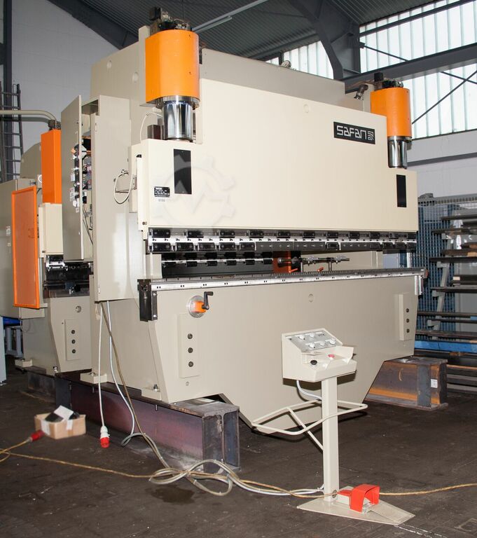 CNC Specialist’s Guide: Selecting the Right Used, Surplus, Secondhand, Pre-Owned SAFAN UCK 225-3200 Press Brake 225 Tonnes made in the Netherlands