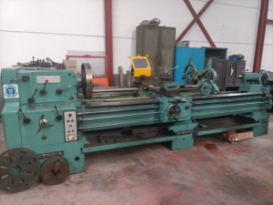 Vitoria R-600 Universal Lathe