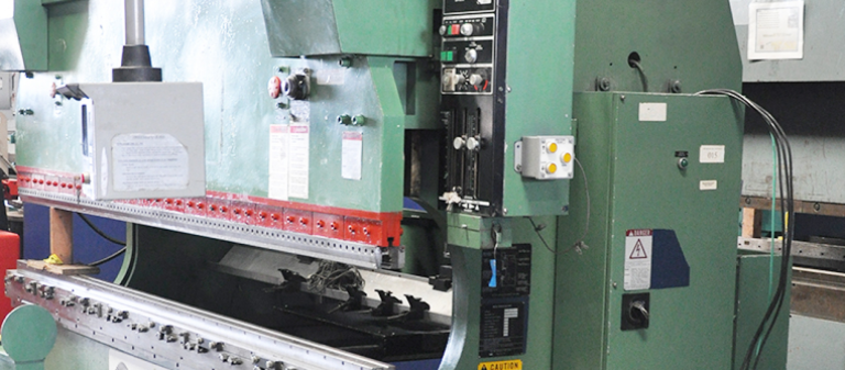 Technical Buyer’s Handbook: Assessing Pre-Owned , Used , Secondhand, Surplus CNC Machines Before Purchase KOMATSU PHS 200×310 Press Brake made in Japan