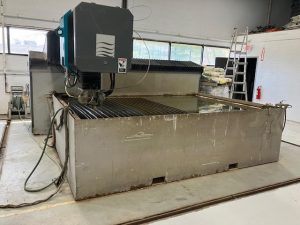 Flow Mach 3 3020b Waterjet – Year 2013