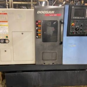 DOOSAN LYNX 220A - Year 2011