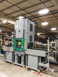 NEWBURY 300VTTS21 Vertical Injection Molding Machine – Year 2000