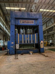 Tianjin Tianduan Press YT27-1000N Frame Hydraulic Press with sidewise moving bolster – Year 2007