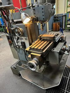 SCHAUBLIN 22 Tool Room Milling Machine
