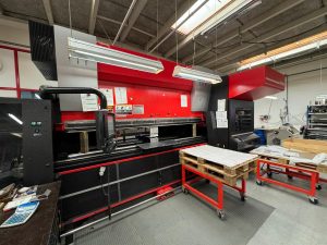 AMADA HD 1003 ATC Automatic Tool Change Press Brake