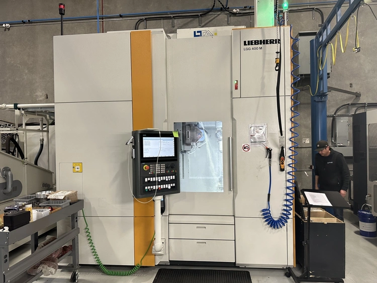 Why do Customers prefer using LIEBHERR LGG 400 M CNC Gear Grinding Machine for long shafts?