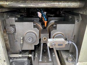 Reed B305 2-Die Cylindrical Thread Roller Machine – Year 2001