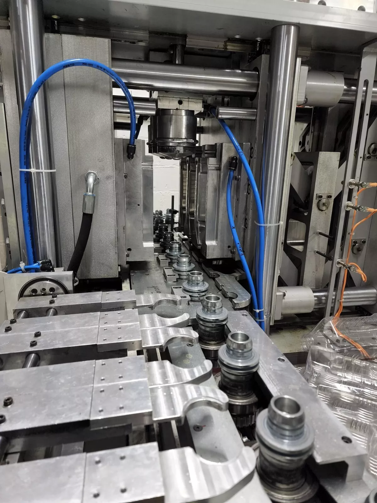 What is Fully Automatic Pet Blow Moulding Machine?