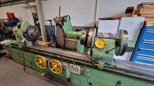 SCHOU 2600/375 Crankshaft Grinding Machine – Year 1971