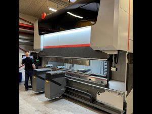 BYSTRONIC XPERT PRO 320/4300 EXTENDED CNC Press Brake 320 Ton – Year 2021