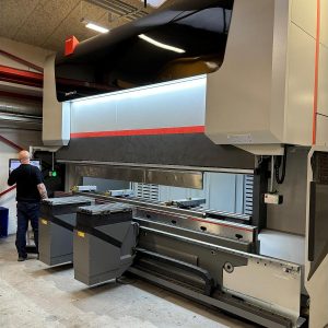 BYSTRONIC XPERT PRO 320/4300 EXTENDED CNC Press Brake 320 Ton - Year 2021