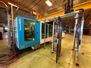 Krauss Maffei 650-6100 CX Injection Molding Machine 720 Ton With Krauss Robot – Year 2013