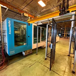 Krauss Maffei 650-6100 CX Injection Molding Machine 720 Ton With Krauss Robot - Year 2013