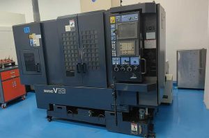 Makino V33 CNC Vertical Machining Center – Year 2000