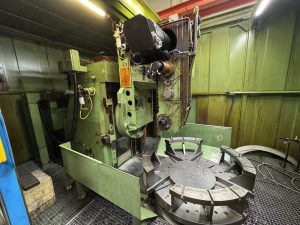 PFAUTER PE 1503 CNC Gear Vertical Hobbing Machine