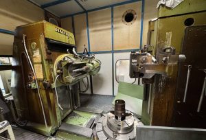 PFAUTER PE 1503/1800 B CNC Gear Vertical Hobbing Machine – Year 1983