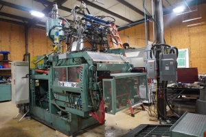 Uniloy Single Index Horizontal Impact Trimmer Model 10039 / Model 250RI Reciprocating Blow Mold Production Line