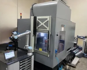 Hurco VC 500i CNC 5-Axis Vertical Machining Center with Integrated ProCobot Robot Arm & Drawer System – Year 2021