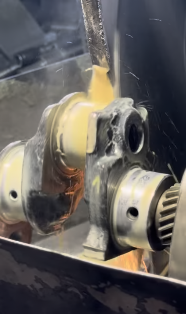 Available now : Scledum RG-270 Crankshaft Grinding Machine 2 Meters – Year 1980