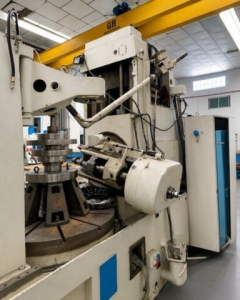 Gleason-Pfauter P1501 Vertical Gear Hobbing Machine