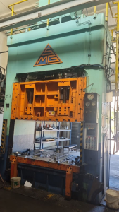 SMG Süddeutsche Maschinenbau Gesellschaft m.b.H. HZPUJ 410/250-2100/1300 Hydraulic Press 400 Ton – Year 1973
